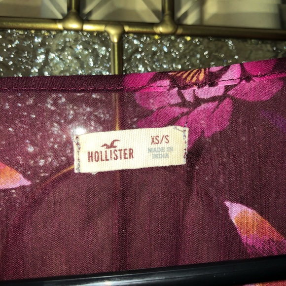 Flowery Red Hollister Kimmono - Picture 3 of 4